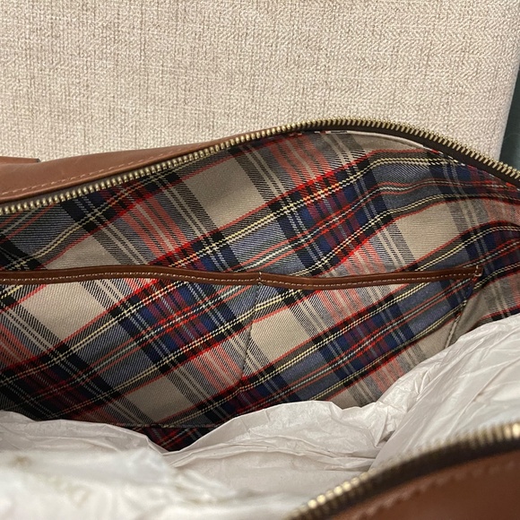 Dooney & Bourke Florentine Medium Duffle Bag- Perfect Gift for the Traveler! - Picture 9 of 11